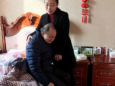 关爱退休职工，我们一直都在                         
——长颈鹿的天空小家看望退休老主任  